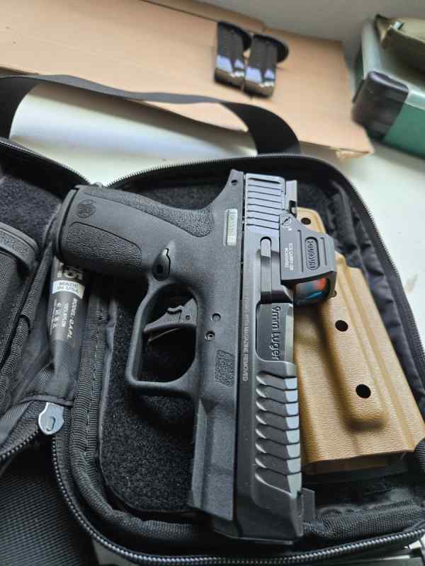 Smith and Wesson Shield X 9mm with holosun scs + 